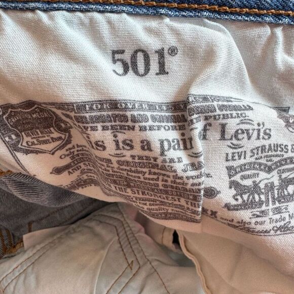 Levi’s 501 Blue Denim Jean Shorts Frayed Hem Distressed High Rise Size 27 Women - Picture 7 of 9